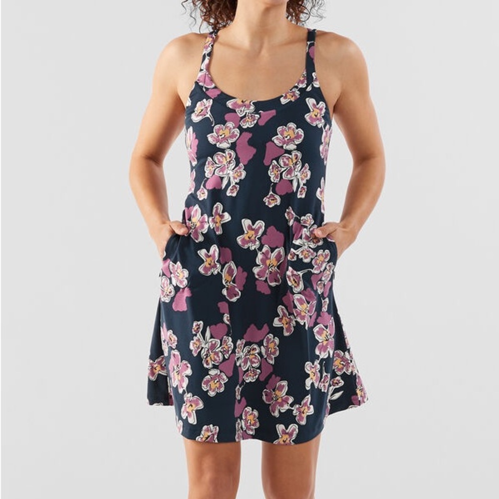 Title Nine Yes Flora Built In Bra Strappy Convertible Dress in Blue - Medium